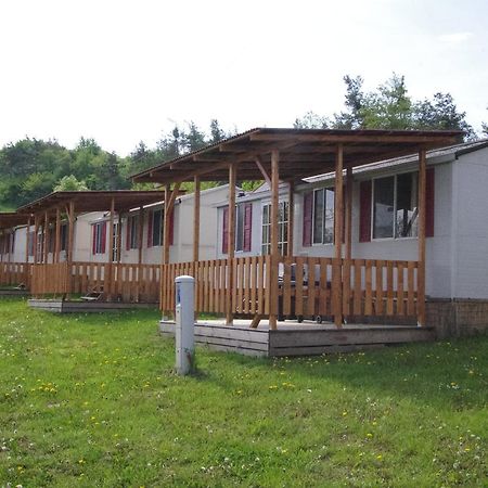 Готель Mobilheimy U Prehrady Horni Dunajovice Екстер'єр фото
