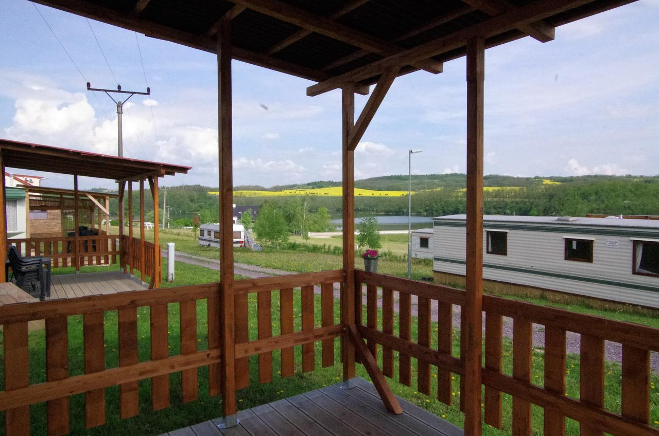 Готель Mobilheimy U Prehrady Horni Dunajovice Екстер'єр фото